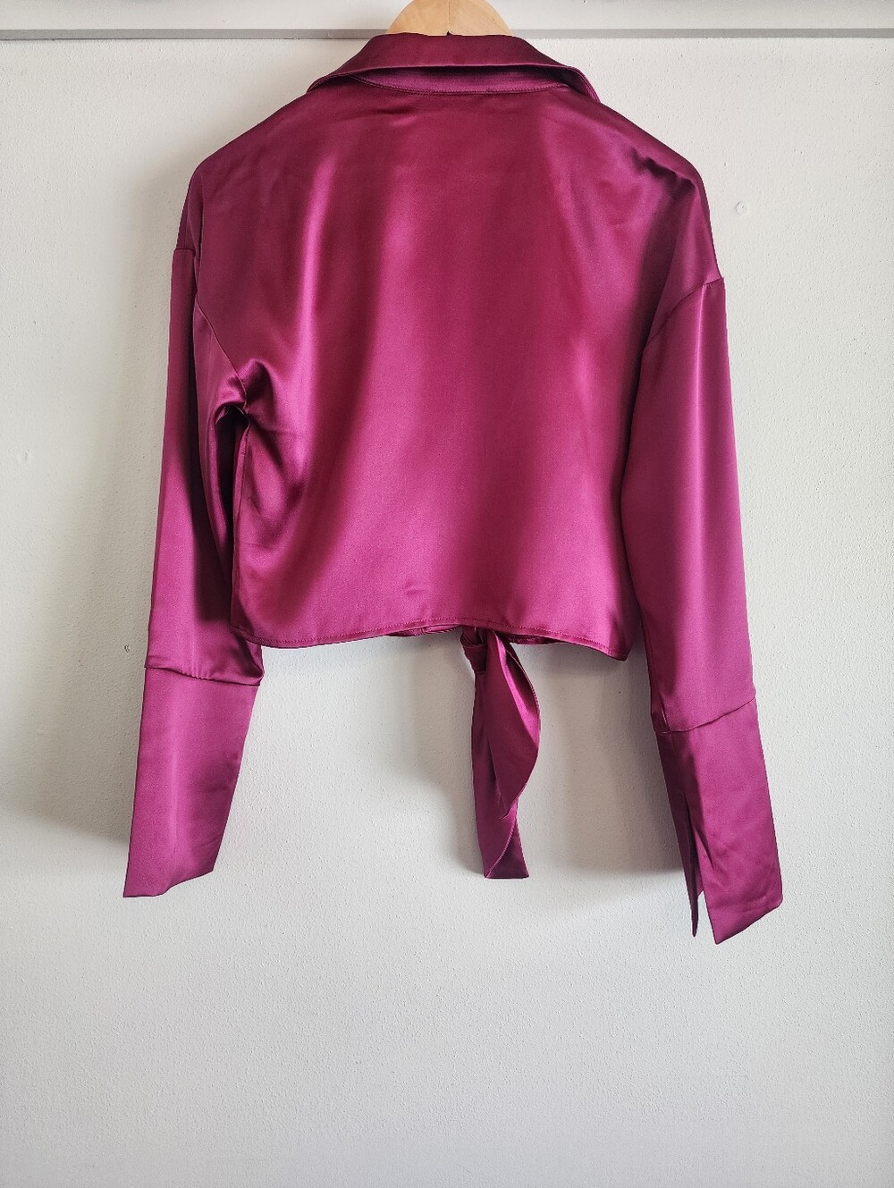 House of Harlow 1960 Fuchsia Satin Tie-Front Long Sleeve Blouse - Size M - Picture 7 of 11